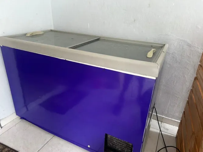Vendo freezer 1.800
