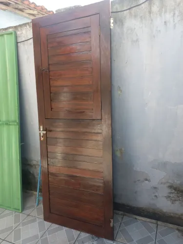 porta 2,10 de altura por 80 cm de largura