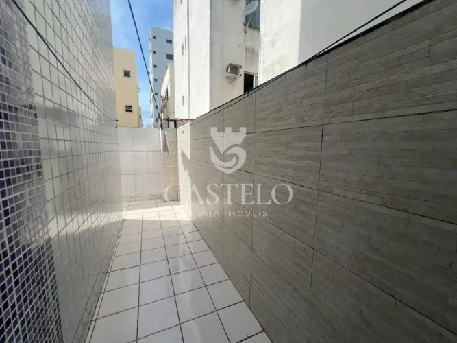 Apto 2 quartos/suíte ,primeiro andar, área lateral extensa, mobiliado na Praia Do Morro