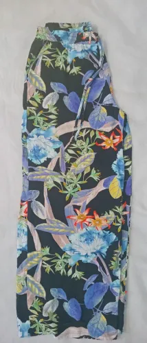 Calça tam M - viscose 