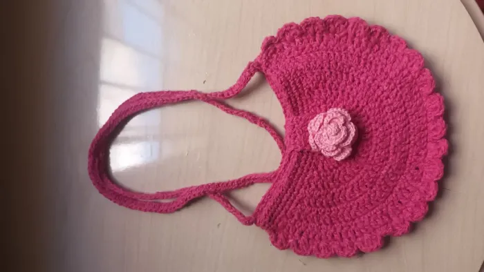 Bolsa Tiracolo Infantil / Juvenil em Crochê Rosa