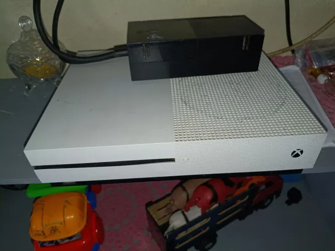 Xbox One S - Leia com atenção a descrição.