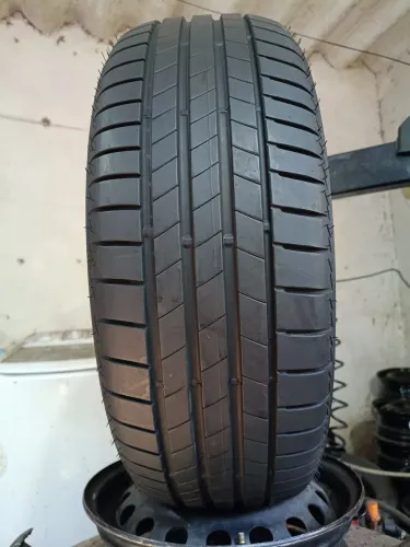 PNEU ARO 17 // 205/55 // BRIDGESTONE // 1 UNIDADE