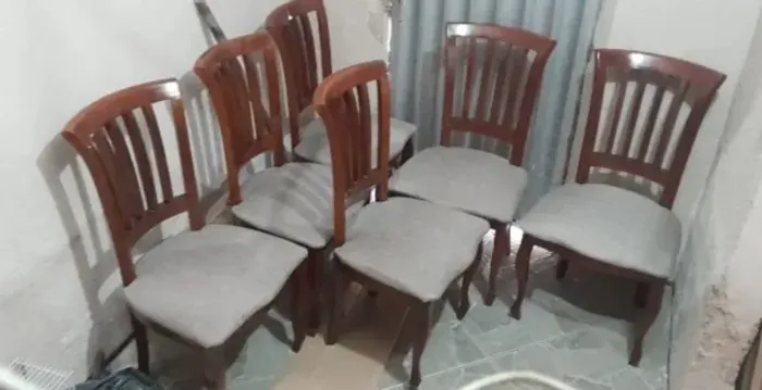 Cadeiras de madeiras novas