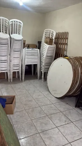 MESAS E CADEIRAS PLASTICAS USADAS