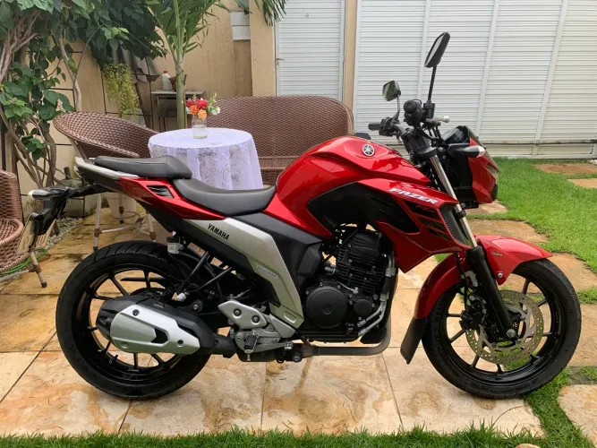 Fz25 Vermelha