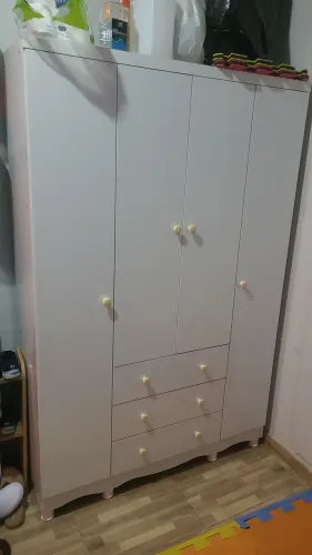 Roupeiro solteiro.