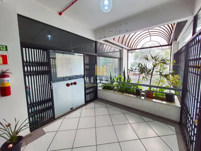 Sala comercial em localização central para locação