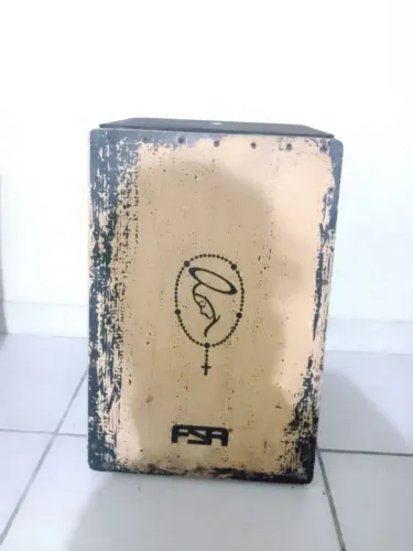 Cajon de madeira