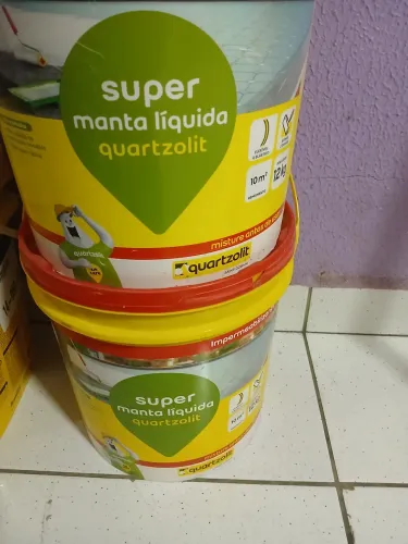 Vendo dois balde de manta líquida branca