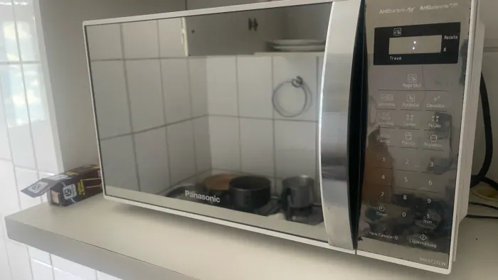 Microondas Panasonic 21 Litros NN-ST27 - Prata / Inox