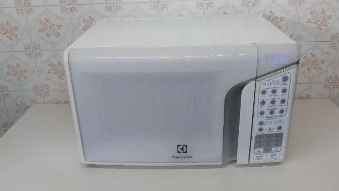 Microondas Electrolux 31 Litros 127 Volts - ac. Cartão