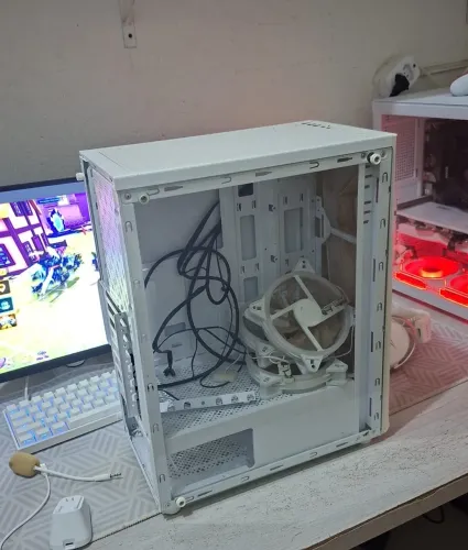 Gabinete gamer com 3 fans rgb