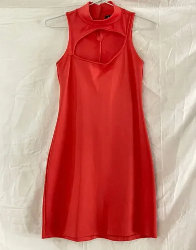 Vestido laranja de festa