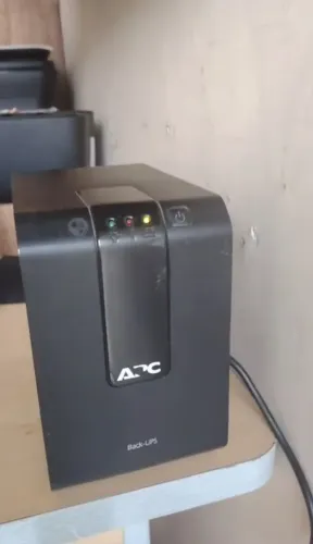 NOBREACK APC LIGA E TEM DEFEITO