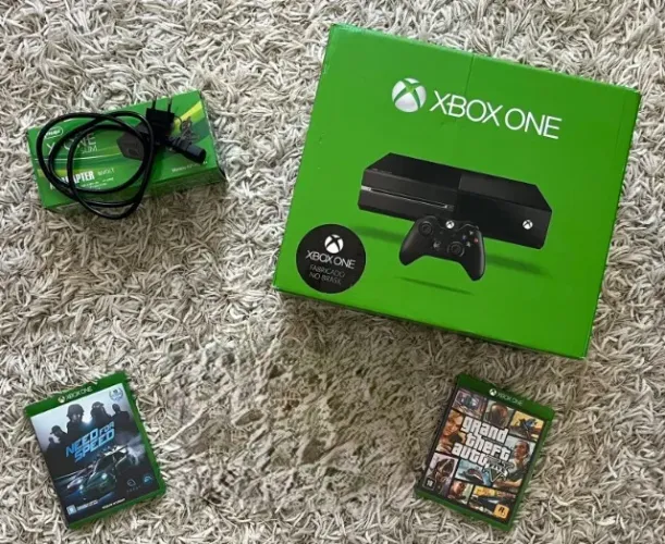 Console Xbox One 500 GB Usado + 2 Jogos Originais + Fonte (Sem Controle)