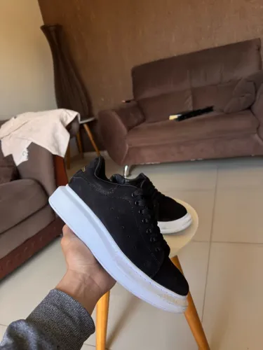 Tênis Alexander McQueen com Cadarço