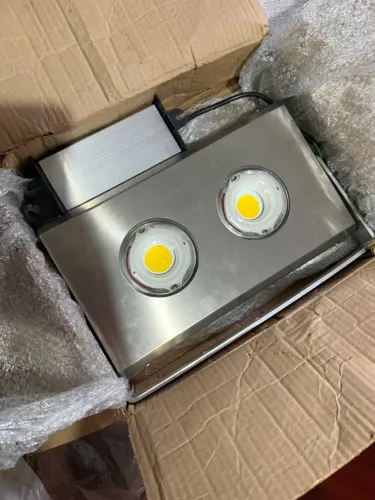 Refletor LED Zagonel, modelo ZL-3580, com dois módulos de LED e driver externo