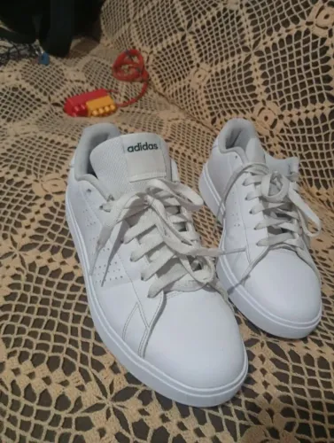 Tênis Adidas