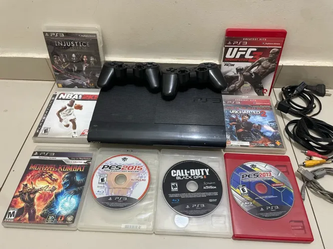 PS3 Super Slim 2 controles 8 jogos leia descrição