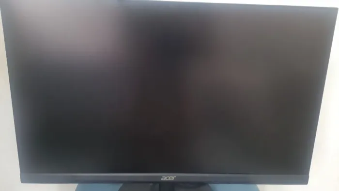 Monitor: Acer Nitro 180hz 0.5ms