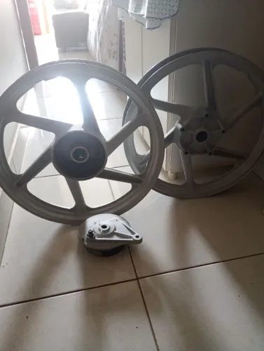  Vendo ou troco rodas de moto estrada 