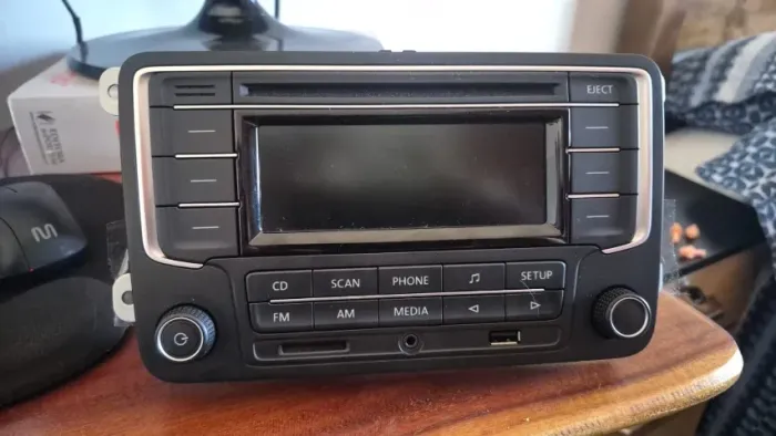 Radio com CD MP3, Bluetooth, Entrada USB e Cartao SD original Volkswagen