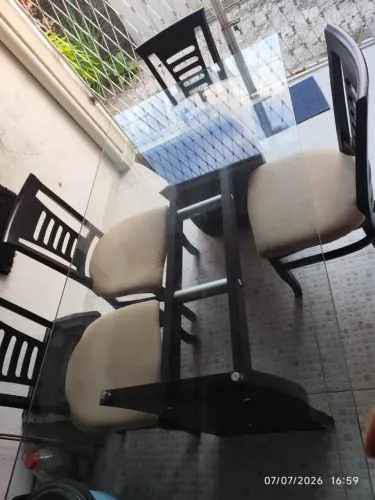 Conjunto de mesa com 6 cadeiras tampo de vidro