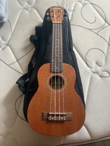 Ukulele ótimo estado