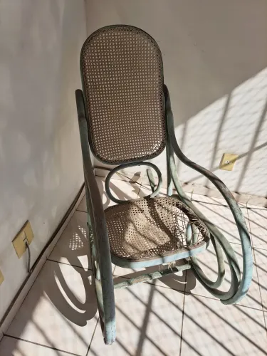 Cadeira de balanço antiga