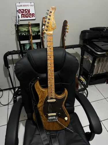 Guitarra superstrato Cort FAT 290 II (exclusiva)