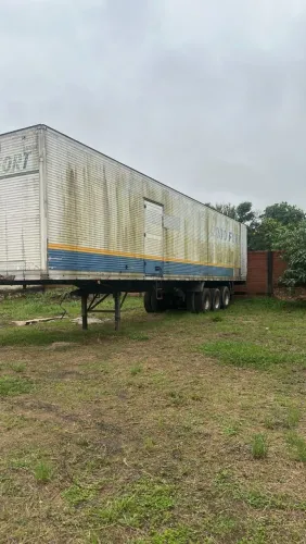 Bau em bom estado.