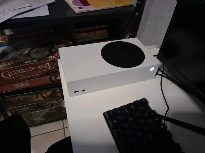 Xbox Series S usado em excelente estado e na caixa!