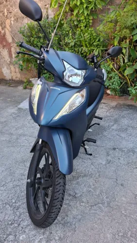 Vendo Honda biz em excelente estado, igualmente zero.