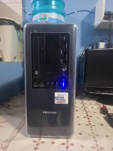Computador com HD 700gb I5 7500 4 Gb de memória com Windows 11