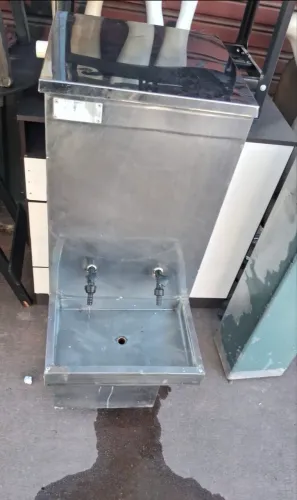 Bebedouro industrial 25L 110v em bom estado de conservação e com garantia