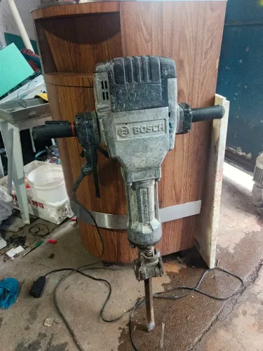 martelo demolidor Bosch GSH 27 VC Professional