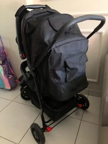 Carrinho com bebe conforto cosco