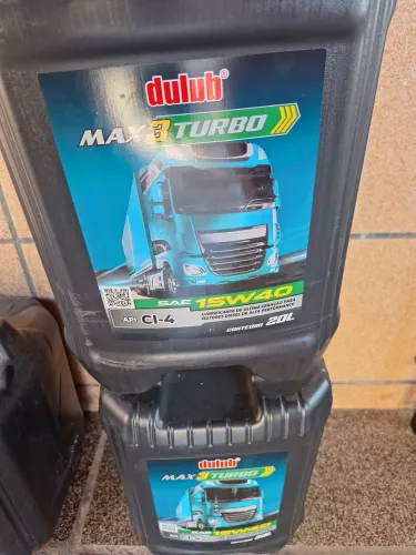 Vendo óleo p motor caminhão.
