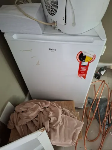 Frigobar Philco modelo PFG95B