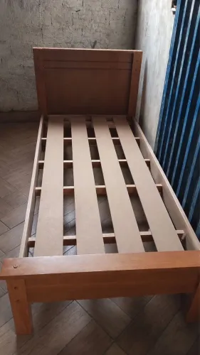 Vende-se duas camas de solteiro 250,00 cada