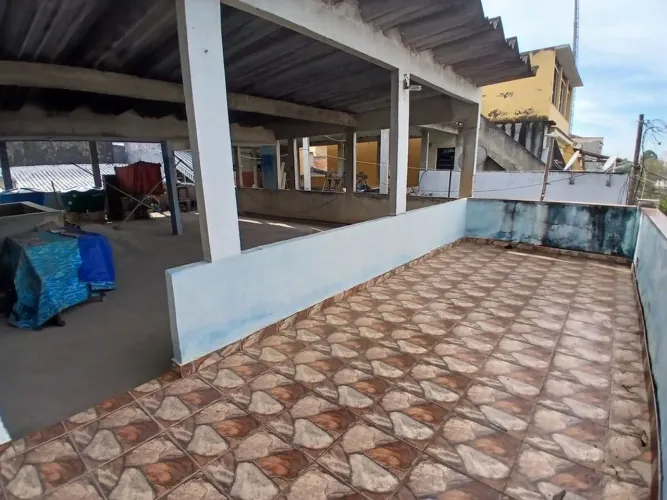 Casa Térrea em Realengo | Espaço, Segurança e Potencial de Ampliação