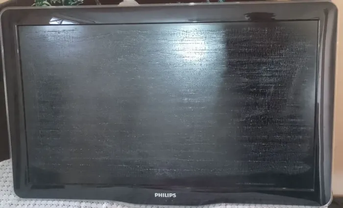 TV PHILIPS 32" COM DEFEITO 