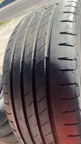 Pneu Goodyear 235/45 R19