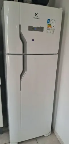 Vendo geladeira pouquíssimo uso