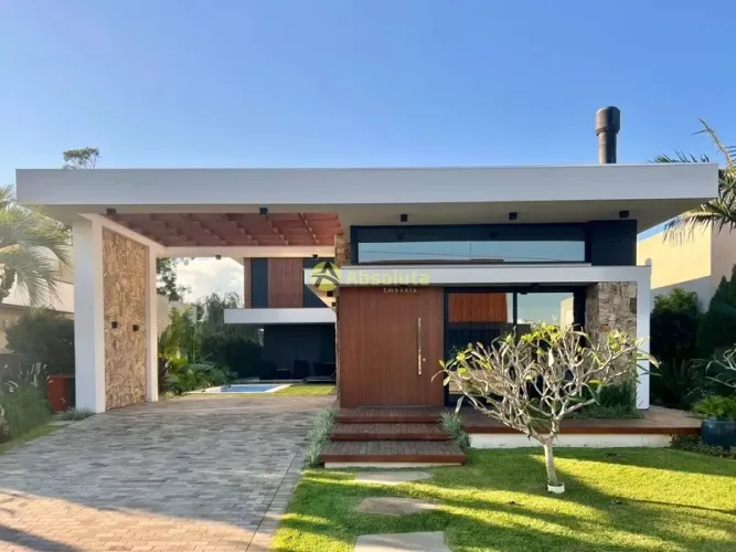 Casa de Alto Padrão em Condomínio Fechado  Localização Privilegiada!