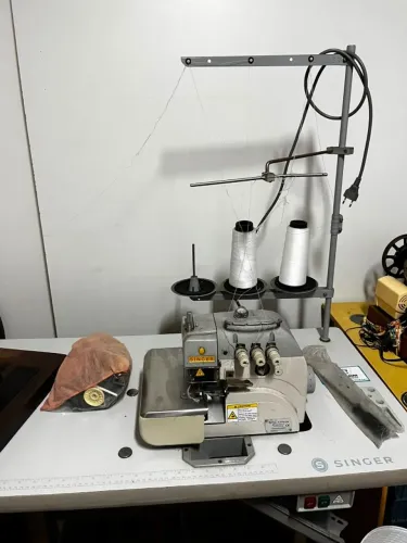 Máquina costura Overlock Singer modelo 321C-131M-04