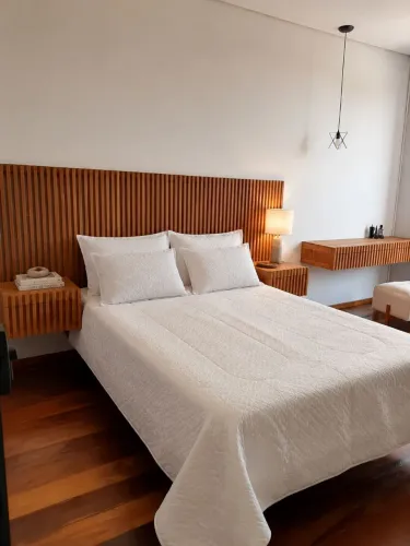 Cama em Madeira Maciça