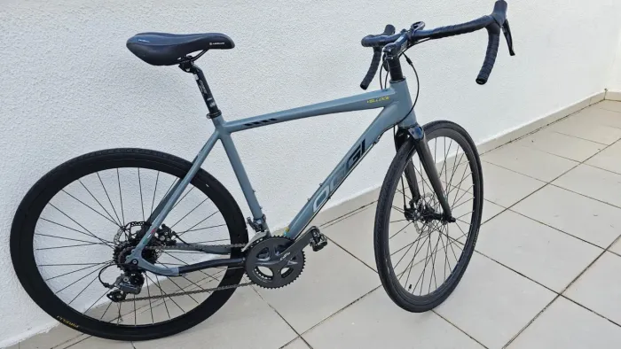 Oggi velocce disc( Toda shimano claris) quadro tamanho M