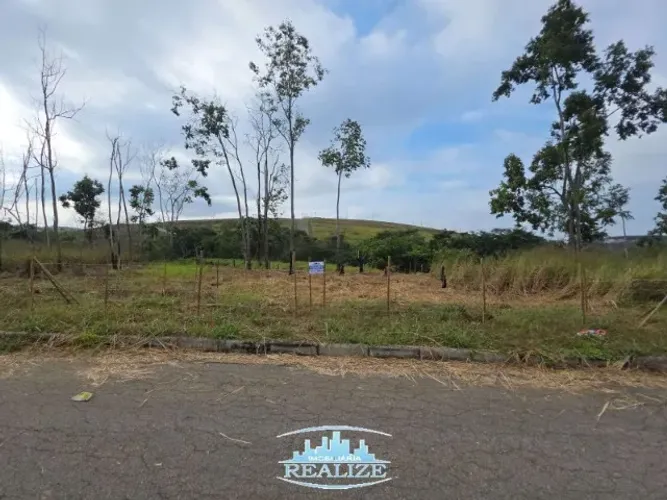 Código 4367 -   Vende lote comercial, meio de quadra, no Loteamento Parques do Vale, Gleba